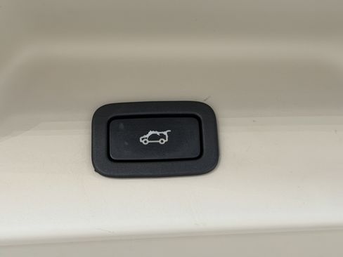 Used 2020 Land Rover Range Rover HSE image 13