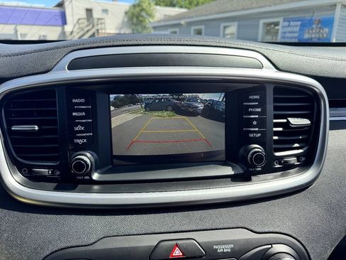 Used 2019 Kia Sorento FWD image 11
