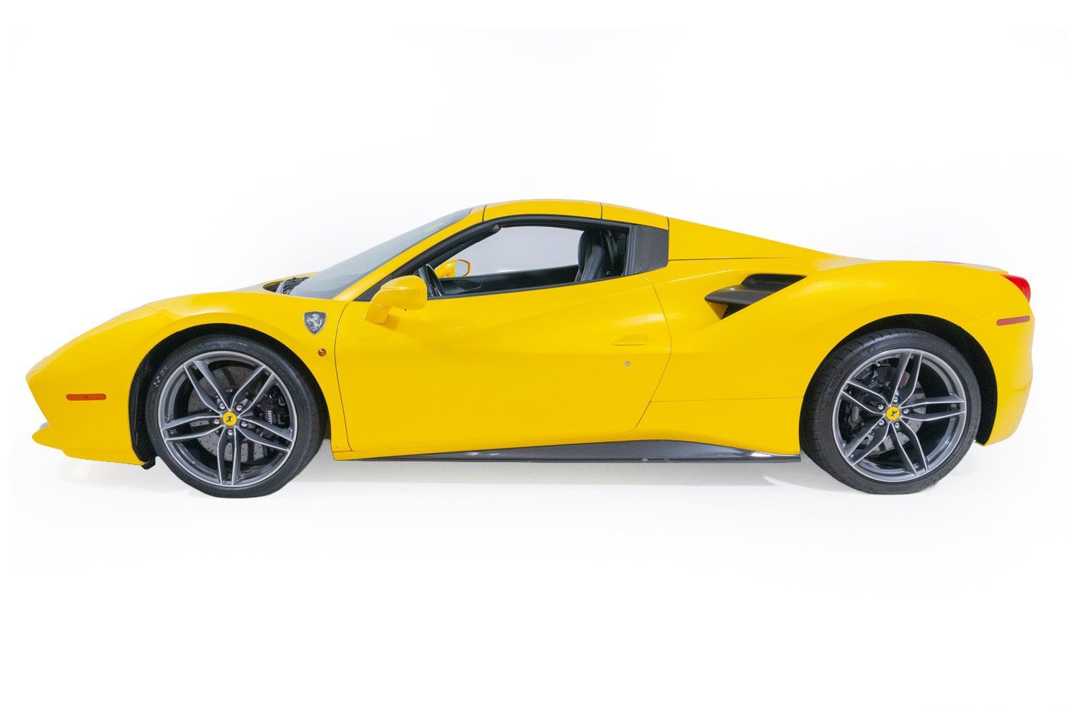 Used 2017 Ferrari 488 Spider RWD image 3