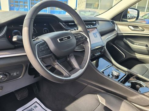 Used 2023 Jeep Grand Cherokee Limited image 8