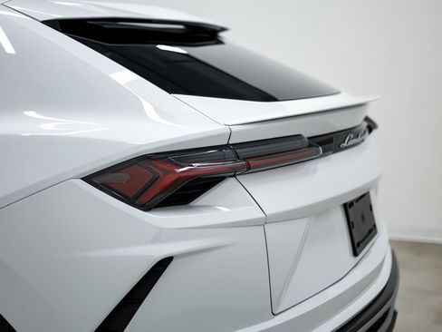 Used 2021 Lamborghini Urus image 6