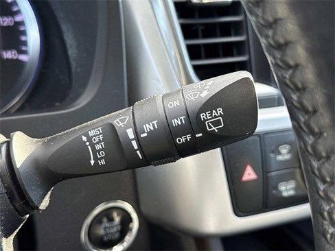 Used 2014 Toyota Highlander Limited image 26