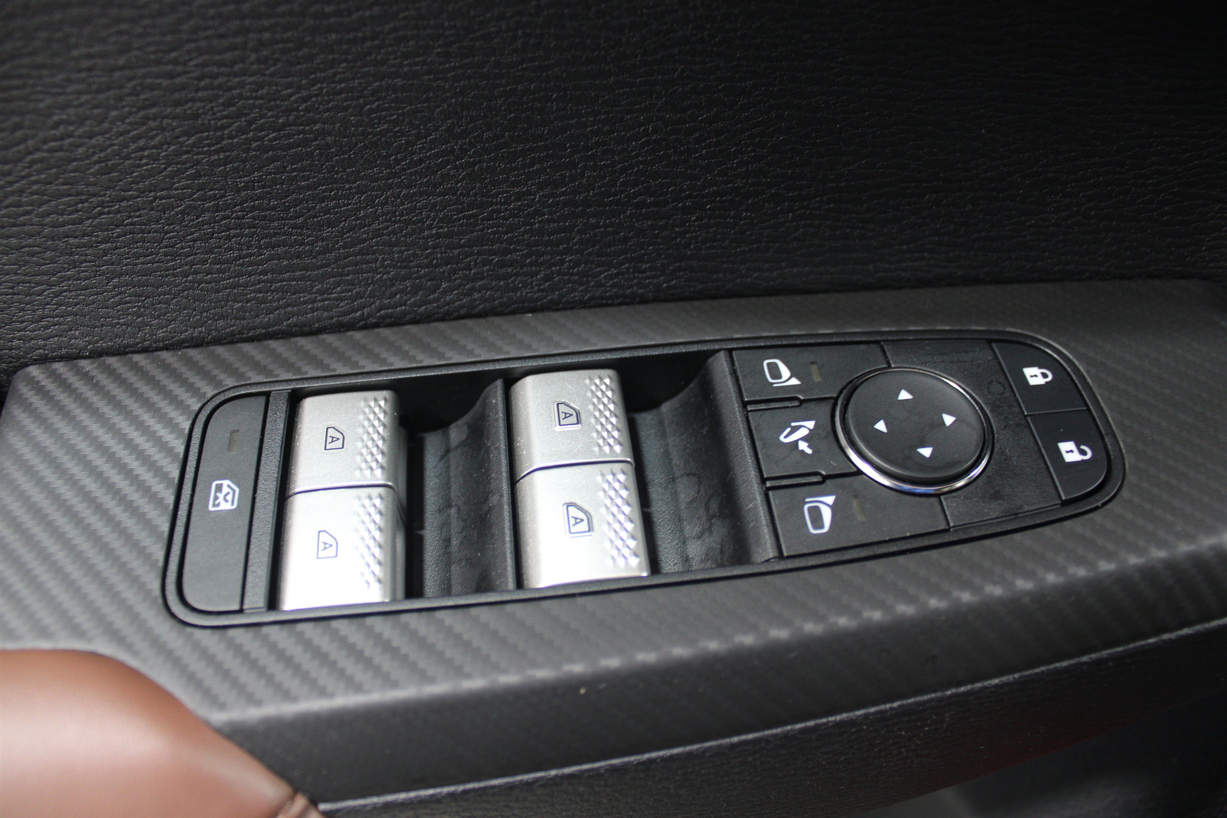 Used 2025 Mitsubishi Outlander AWD image 16