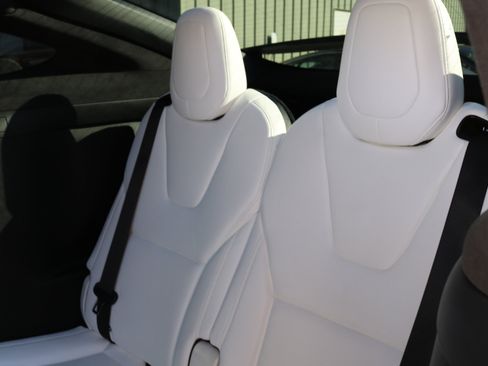 Used 2018 Tesla Model X 75D image 22