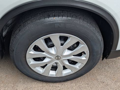 Used 2019 Nissan Rogue S AWD/4WD image 7