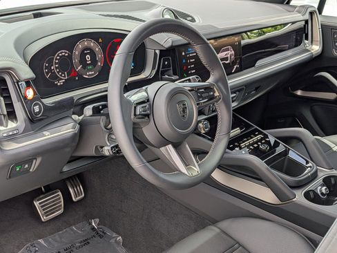 New 2026 Porsche Cayenne Turbo AWD/4WD image 4