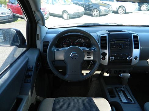 Used 2012 Nissan Frontier SV image 15