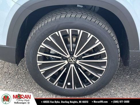 Used 2026 Volkswagen Taos SE FWD image 7