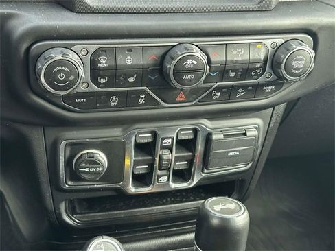 Certified 2020 Jeep Wrangler Unlimited Sahara image 34