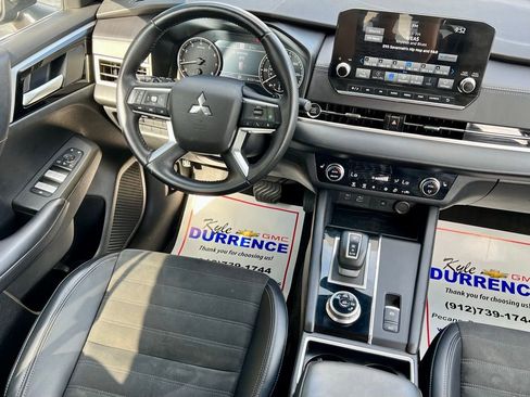 Used 2024 Mitsubishi Outlander SE image 16