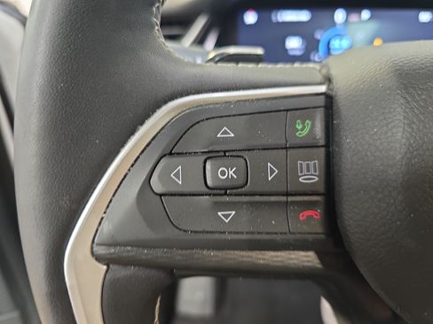 Used 2023 Jeep Grand Cherokee Altitude AWD/4WD image 14