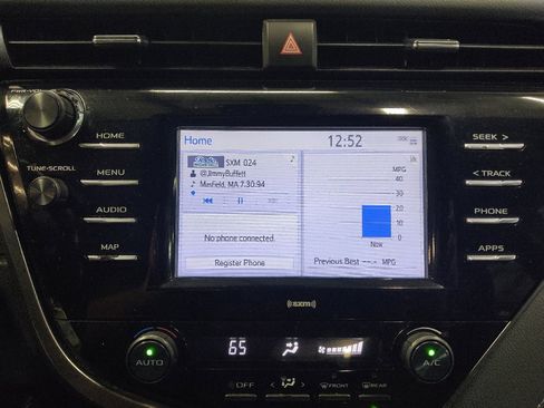 Used 2020 Toyota Camry SE FWD image 25