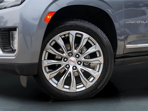 Certified 2022 GMC Yukon Denali w/ Denali Premium Package image 3