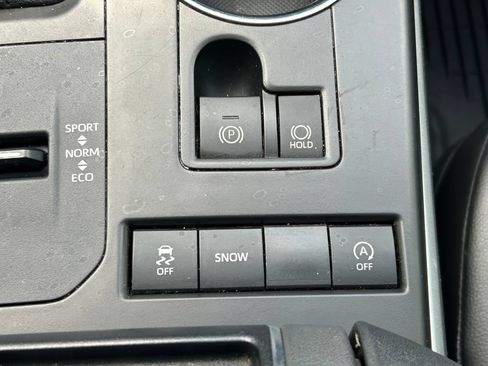 Used 2021 Toyota Highlander XLE FWD image 31