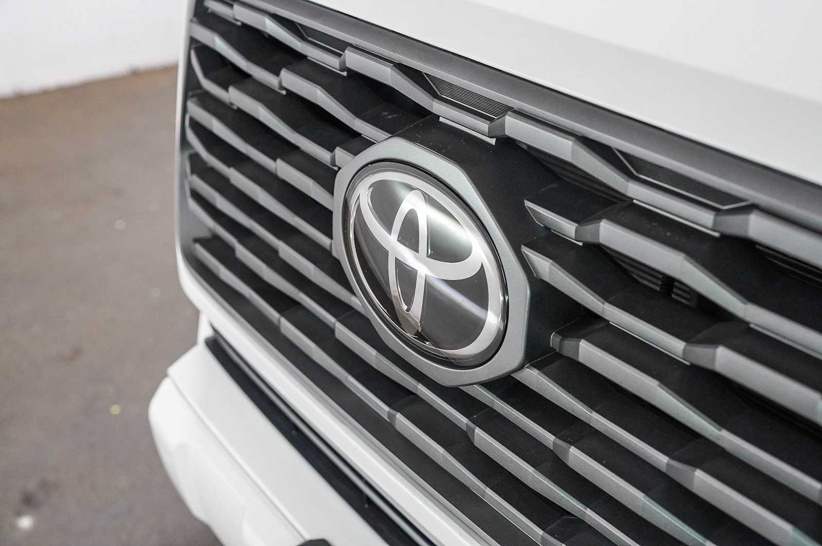 Certified 2023 Toyota Tacoma TRD Sport AWD/4WD image 8