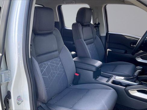 Certified 2025 Nissan Frontier SV w/ SV Convenience Package RWD image 8
