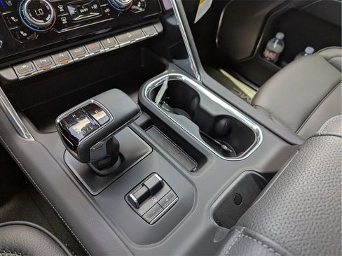 New 2025 GMC Sierra 1500 Denali w/ Denali Reserve Package image 11