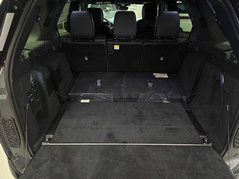 New 2026 Land Rover Discovery Limited Edition image 15
