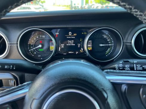Used 2023 Jeep Wrangler Unlimited Sahara w/ Cold Weather Group AWD/4WD image 15