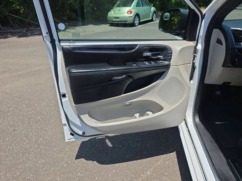 Used 2018 Dodge Grand Caravan SXT FWD image 32