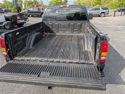 Used 2006 GMC Sierra 2500 SLE w/ Snow Plow Prep Package AWD/4WD image 12