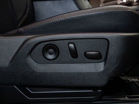 Used 2025 GMC Sierra 2500 AT4 image 29