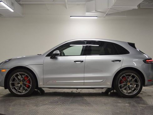 Certified 2023 Porsche Macan GTS image 2