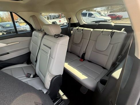 Used 2025 Ford Explorer Active w/ Active Comfort Package image 21