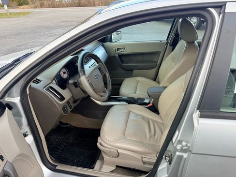 Used 2010 Ford Focus SEL image 5