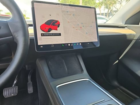 Used 2021 Tesla Model Y Long Range AWD/4WD image 19
