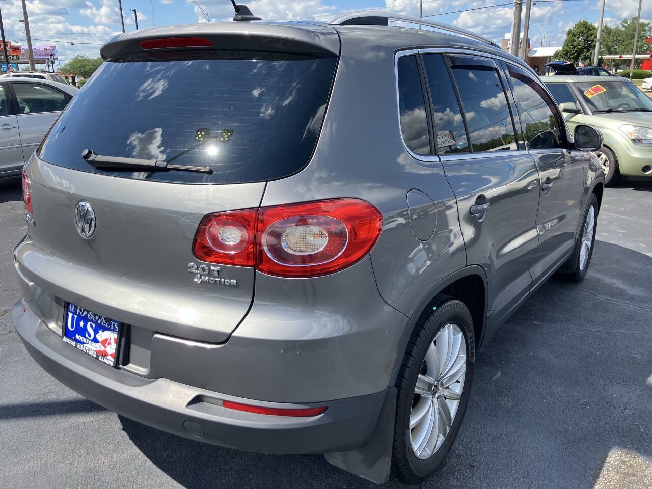 Used 2010 Volkswagen Tiguan SE AWD/4WD image 3