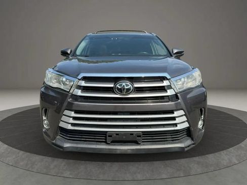 Used 2019 Toyota Highlander XLE AWD/4WD image 2