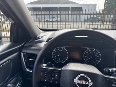 Used 2025 Nissan Rogue SV FWD image 36