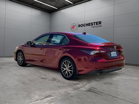 Used 2022 Toyota Camry XLE w/ Cold Weather Package FWD image 3