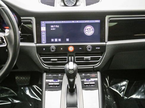 Used 2023 Porsche Macan AWD/4WD image 17