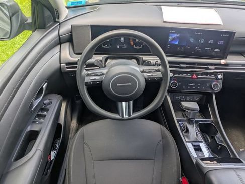 Used 2025 Hyundai Tucson SEL FWD image 16