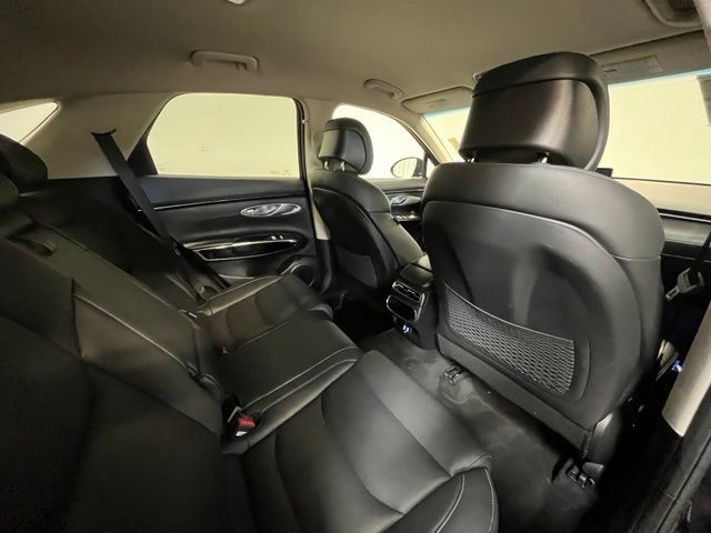 Used 2025 Genesis GV70 2.5T AWD/4WD image 12