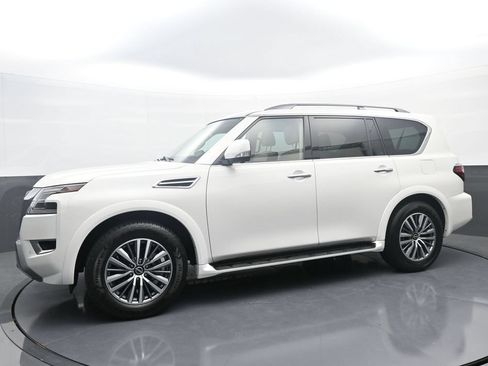 Used 2023 Nissan Armada SL w/ Captain's Chairs Package AWD/4WD image 4