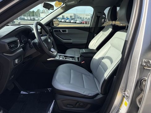 Used 2021 Ford Explorer XLT w/ Equipment Group 202A image 13