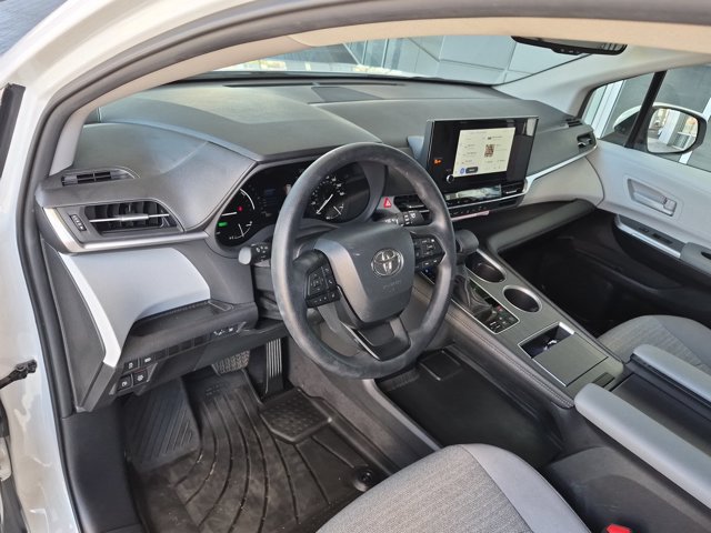 Certified 2026 Toyota Sienna LE FWD image 17