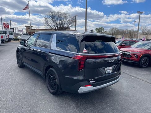 Used 2025 Kia Carnival LXS image 12