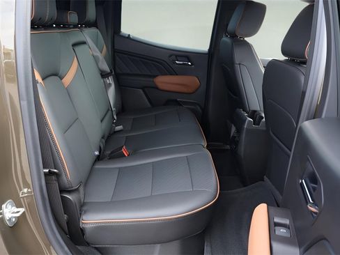 Used 2025 GMC Canyon AT4 w/ Nightfall Edition image 17