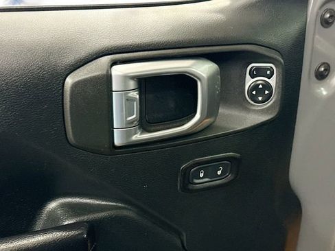 Used 2018 Jeep Wrangler Sport S image 18