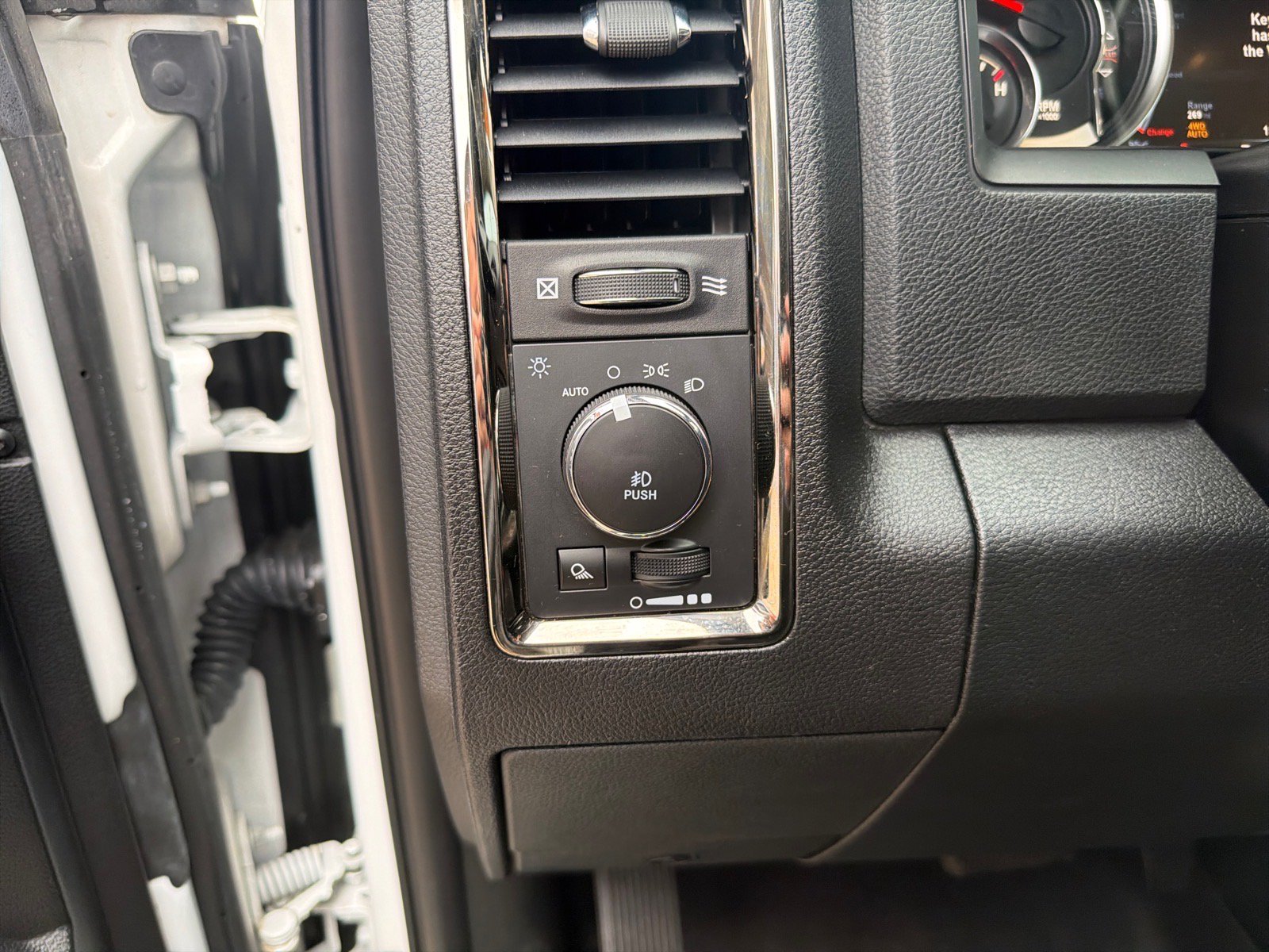 Used 2017 RAM 1500 Sport w/ Convenience Group AWD/4WD image 12