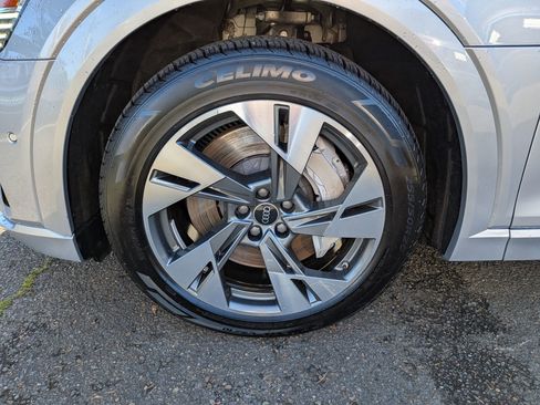 Used 2022 Audi e-tron Premium w/ Convenience Plus Package image 35