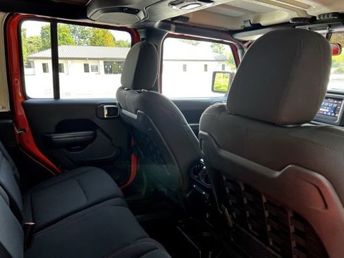 Used 2018 Jeep Wrangler Unlimited Rubicon w/ Safety Group image 23