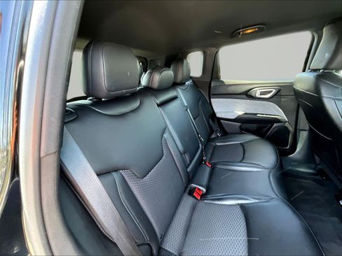 Used 2024 Jeep Compass Latitude w/ Convenience Group AWD/4WD image 25