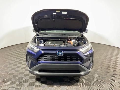 Used 2022 Toyota RAV4 XLE AWD/4WD image 9