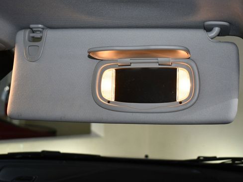 Used 2019 Jeep Cherokee Limited image 22