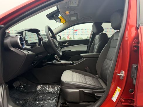 Used 2024 Chevrolet Trax LT w/ Driver Confidence Package FWD image 14